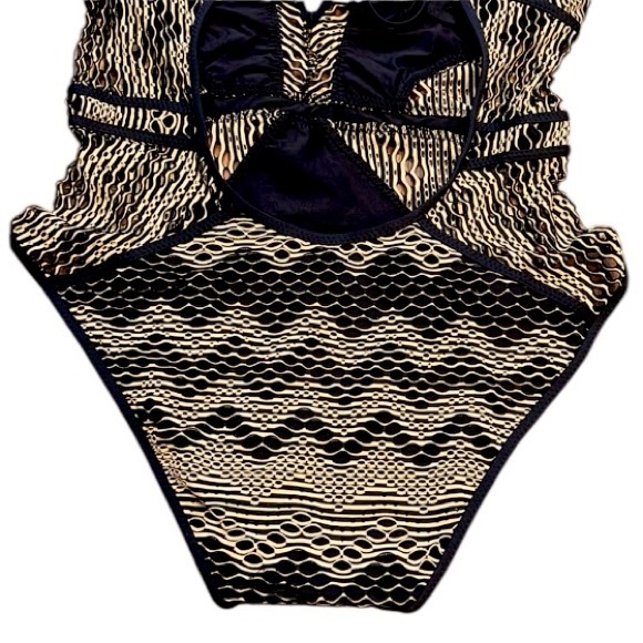 Becca Show & Tell Plunge One Piece - Picture 11 of 15